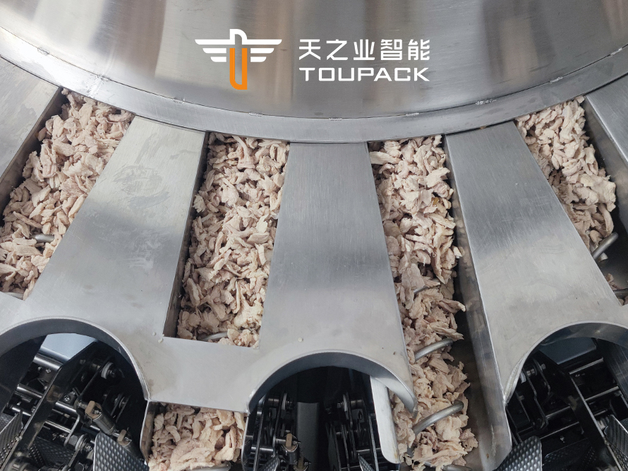 為預(yù)制菜市場而生——二十四頭雙螺桿組合秤>>>肉絲稱重包裝系統(tǒng)